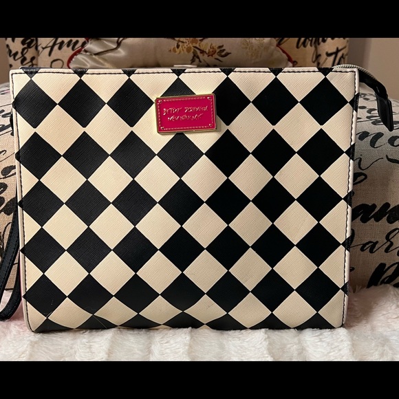 Handbags - Besty Johnson Purse